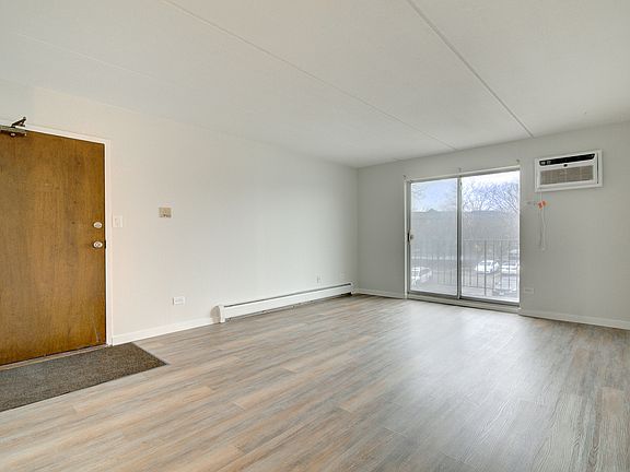 3rd image of 277 Shorewood Dr APT 1C