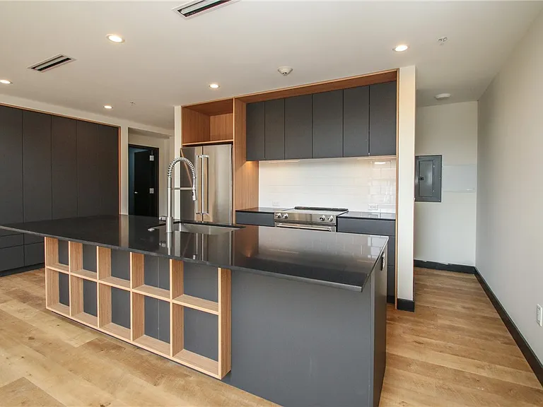 33 Russell St #202 — Photo 9