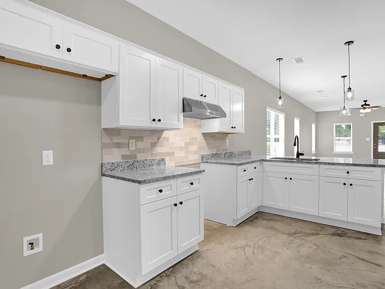 680 Boston St — Photo 12