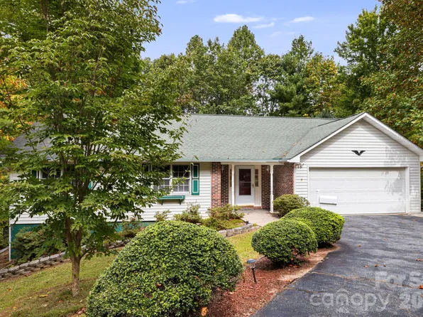 103 Tarragon Pl, Flat Rock, NC 28731