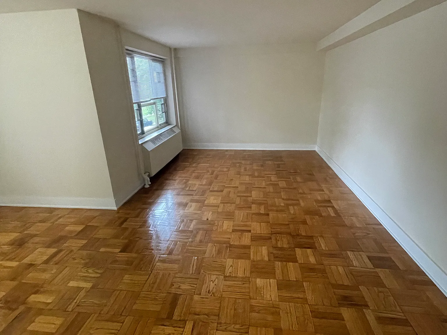 186th Ln, Fresh Meadows — Photo 3