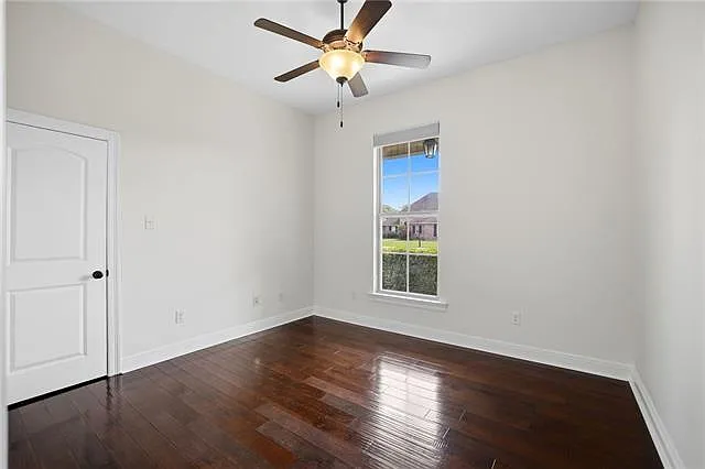 8929 Greenleaves Dr — Photo 15