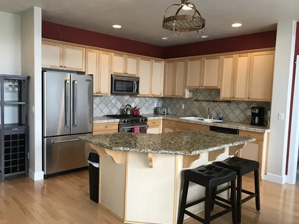 3 E Point Ct, Hood River, OR 97031