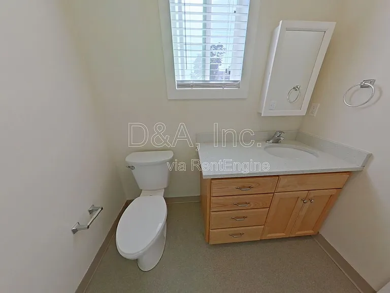 620 NW Kings Blvd #200-4 — Photo 6