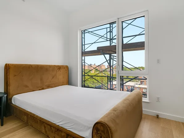 11-14 35th Avenue image 8 of 10