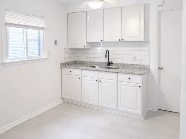 2075 Hanford Ave, Lincoln Park, MI 48146
