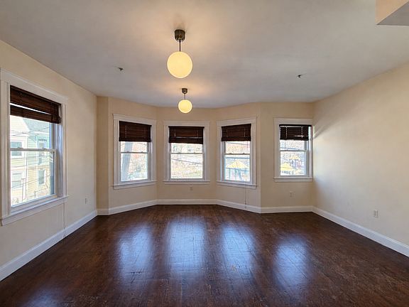 3rd image of 10 Giles Park #2A