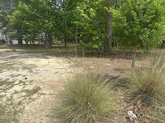 3rd image of 635 Ashbury Drive SE