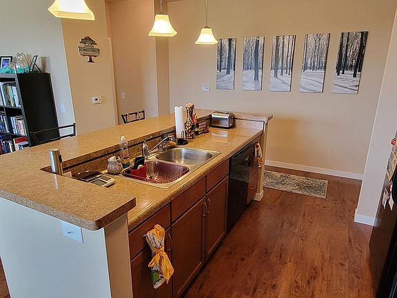 5th image of 405 Lucerne Dr #210