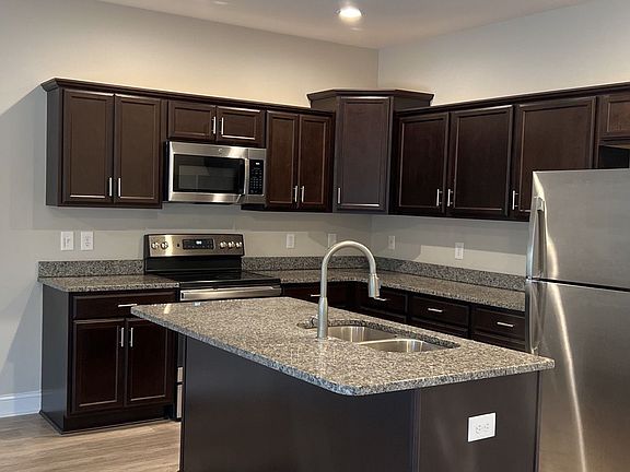 2nd image of 300 S Stingray Ln