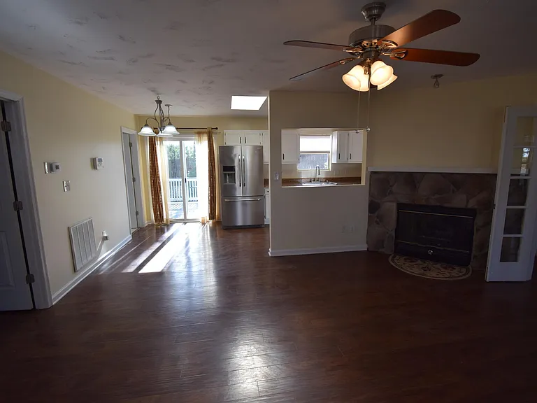 145 Jefferson Dr — Photo 6