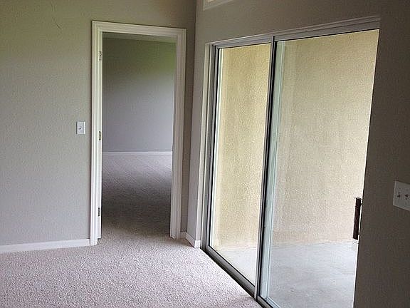 4th image of 926 Highland Meadows St