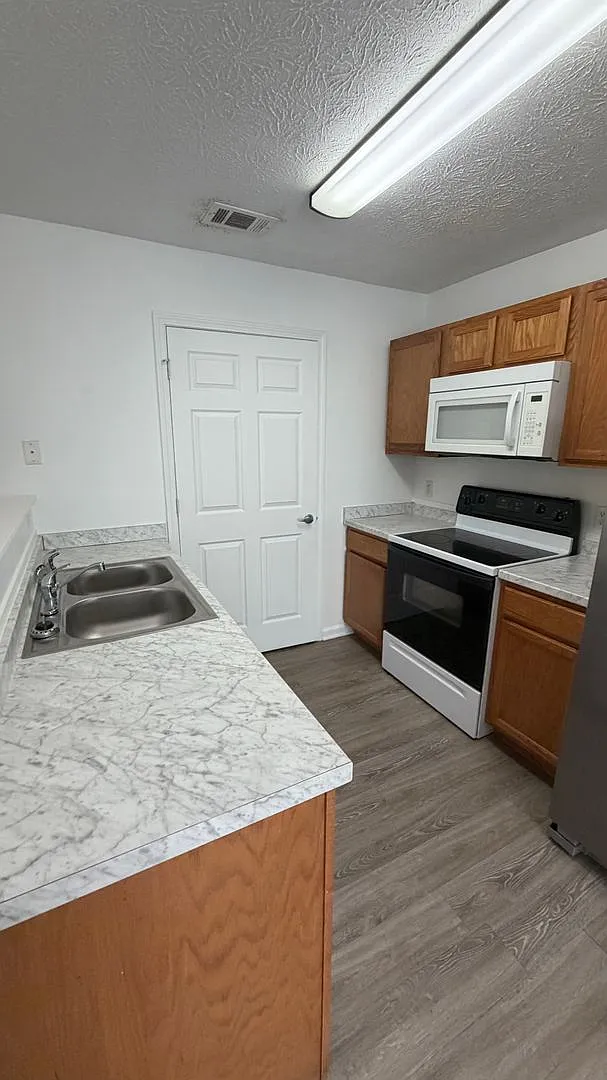9131 Laird Street — Photo 4