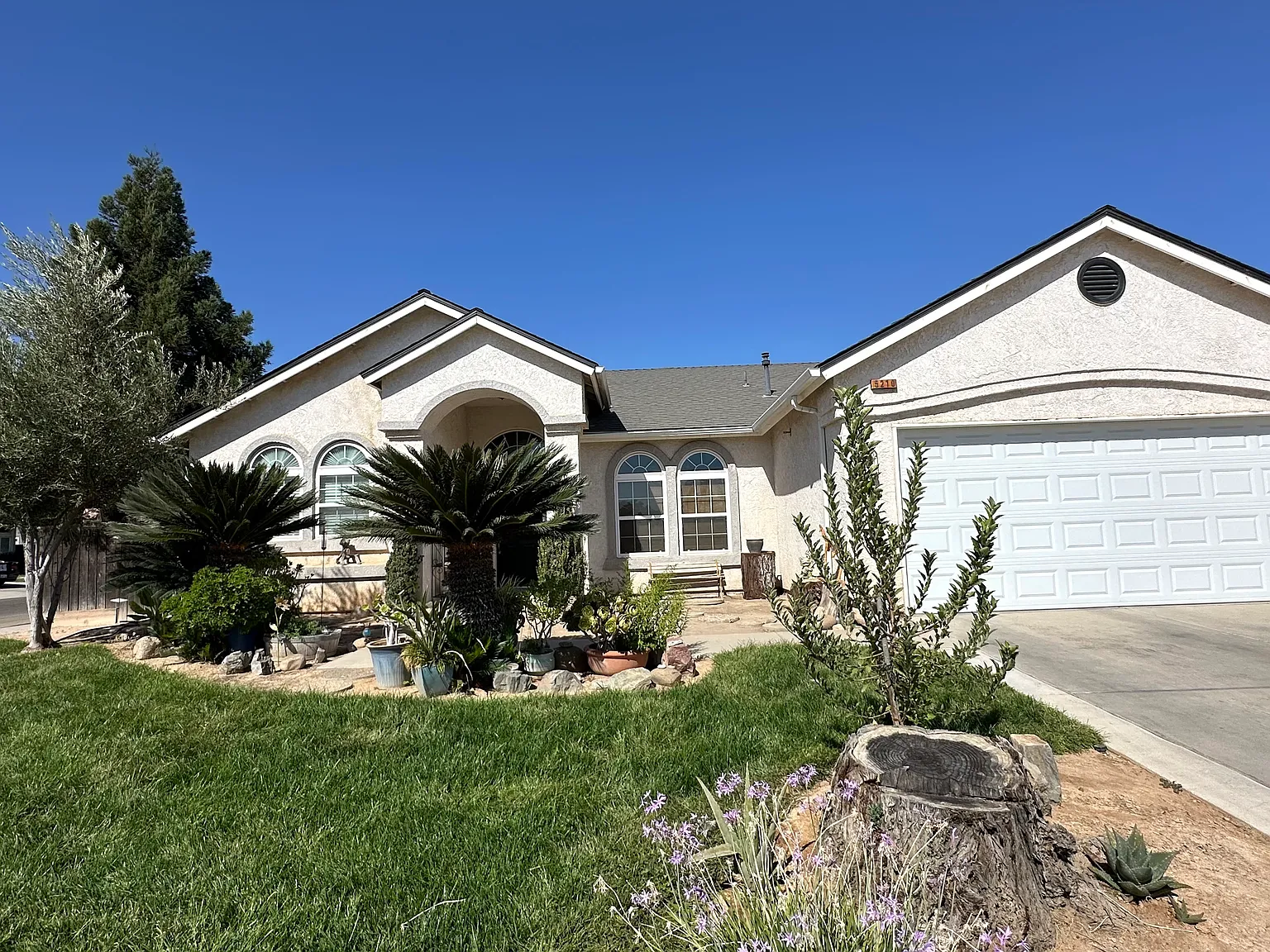 4 bed, 1911 sqft, $3,000 — Photo 1