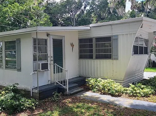 812 W Colonial Cir, Daytona Beach, FL 32117
