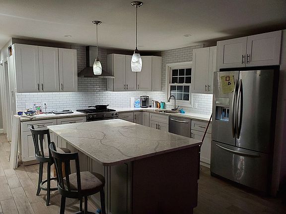 2nd image of 1403 Peace Dr