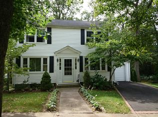 11 Cricket Ln, West Roxbury, MA 02132