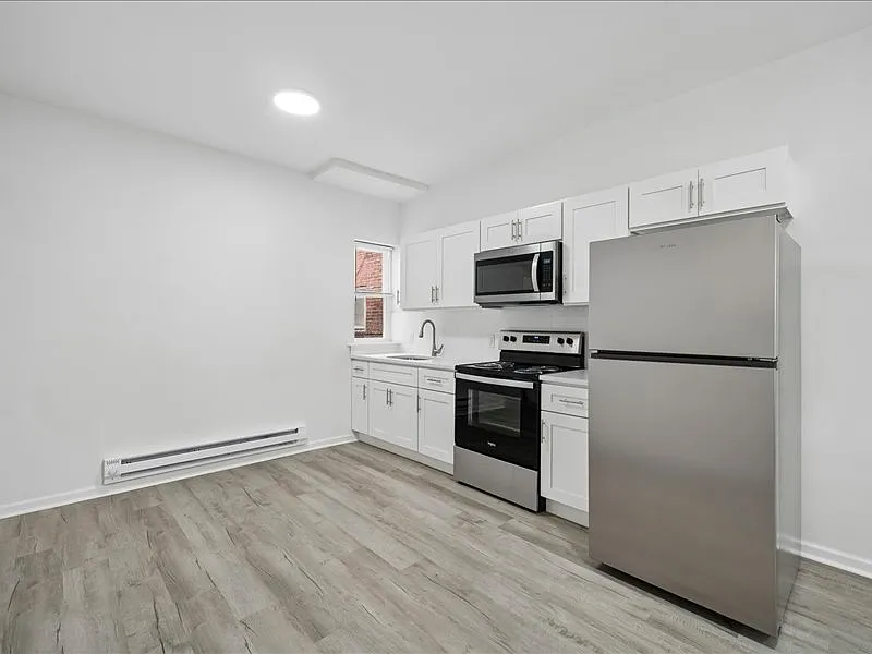 3 bed, 1260 sqft, $1,900 — Photo 3