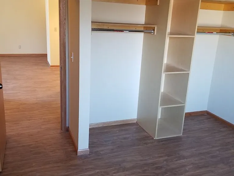 Cedar Avenue Apartments — Photo 49