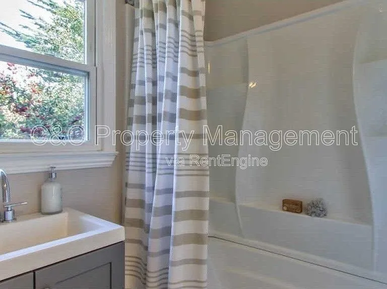 1420 Munras Ave #A — Photo 12