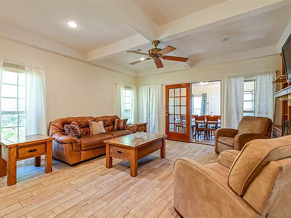 5th image of 1935 Glencove Dr