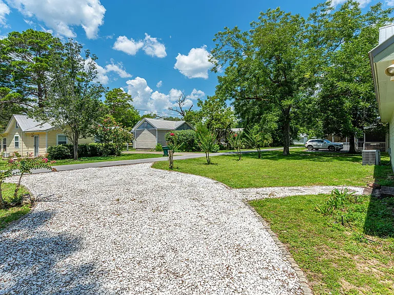 322 Crescent Dr — Photo 6