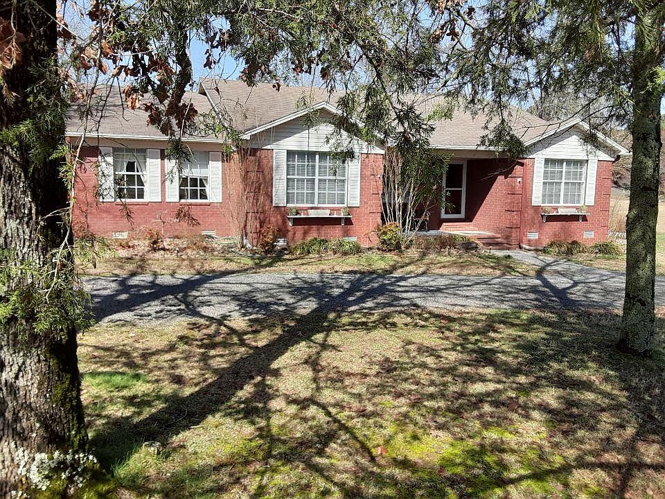 1st image of 20 Woodland Dr