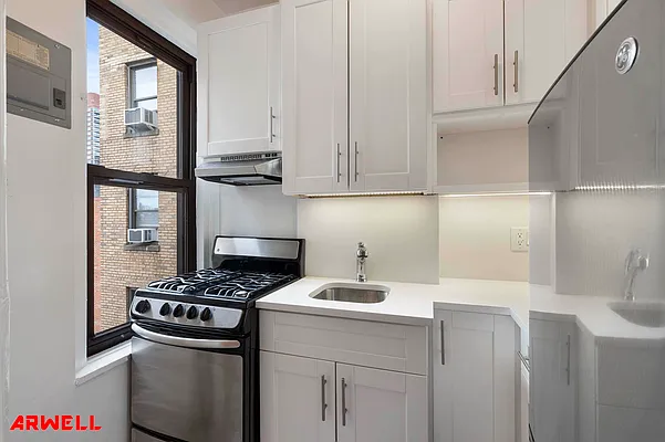 Rented by Arwell Realty | media 9