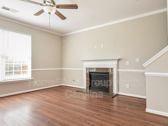 4th image of 107 New York Dr