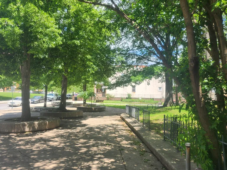 2424 Linden Ave — Photo 17