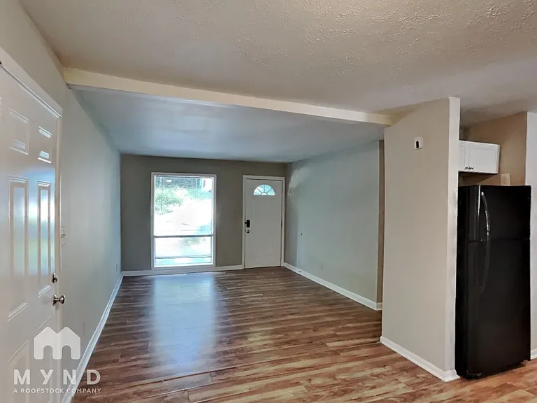 502 Fairlane Cir NW — Photo 5