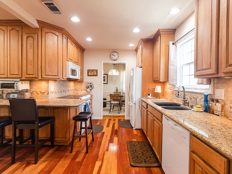 15724 Carfax Ave — Photo 10