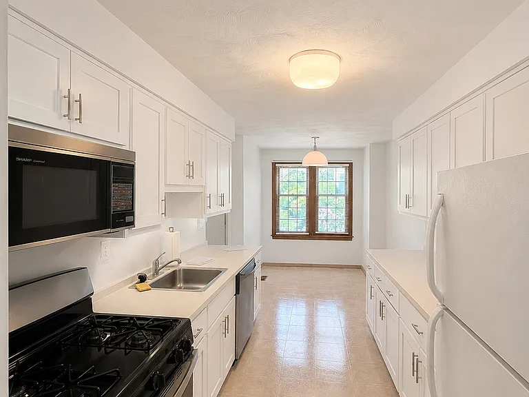 150 Apache Way — Photo 5