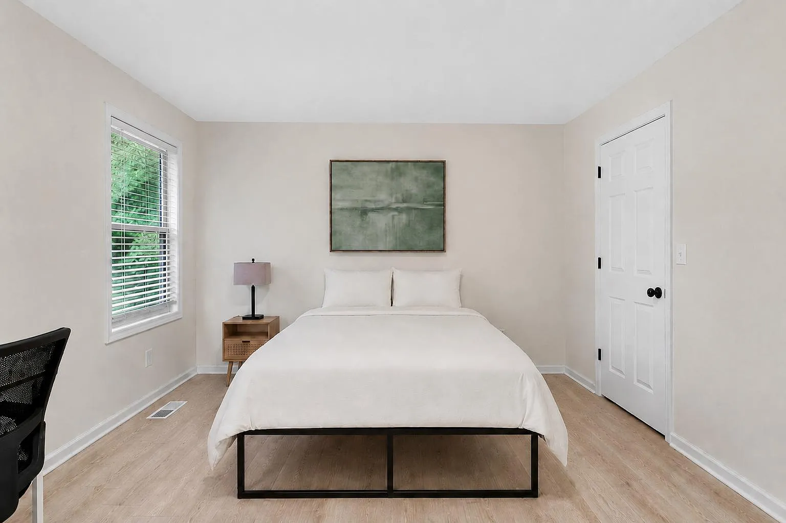 4 bed, 3.0 bath, 2200 sqft, $1,113 — Photo 1