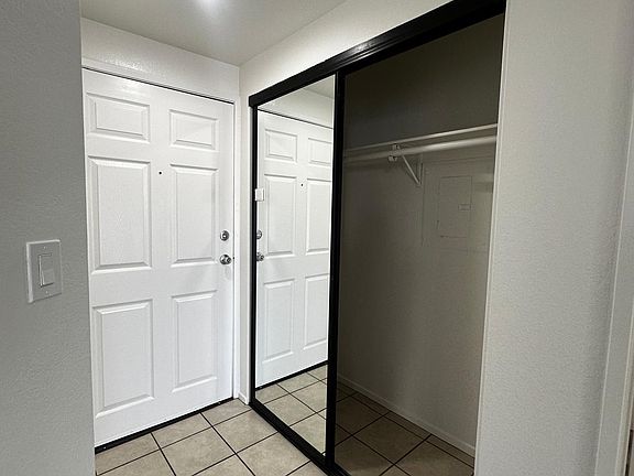 4th image of 4343 Whitsett Ave #104