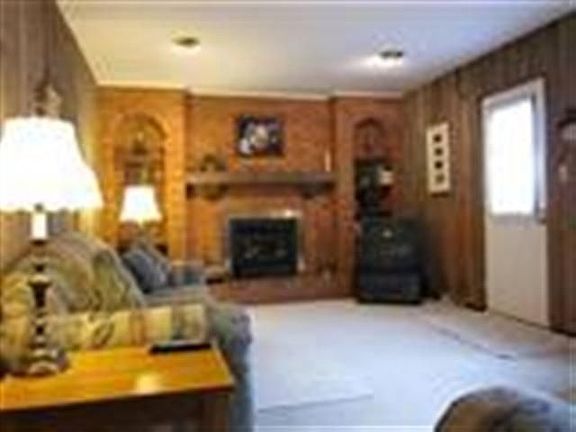 3rd image of 275 Cloverhill Ter
