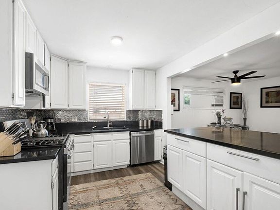4th image of 702 Harmony Ln