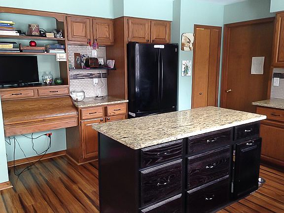 5th image of 9790 Daleview Drive South Lyon Mi 48178