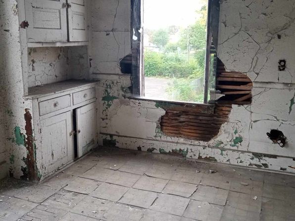 detroit-michigan-245793111 picture