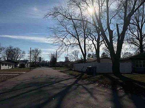 5th image of 310 Howard Dr