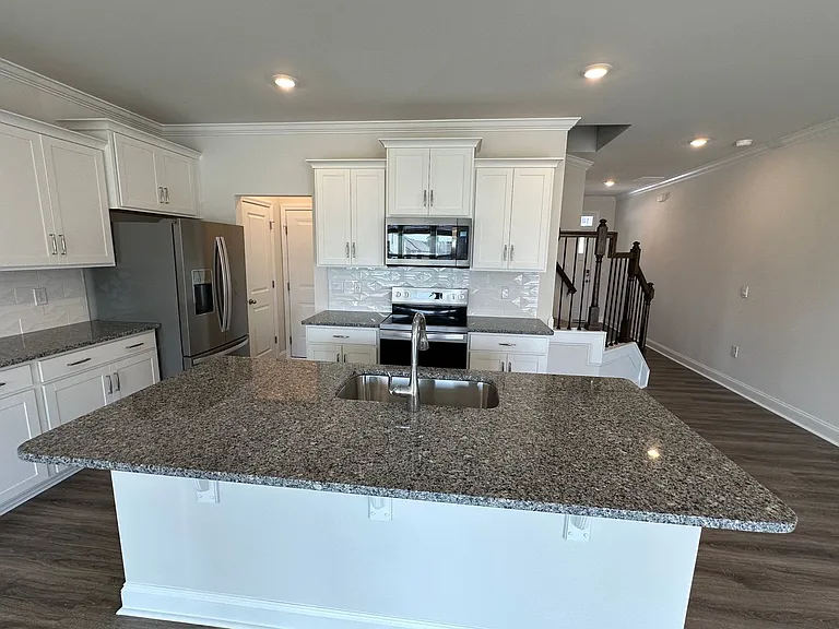 377 Creekview Rd — Photo 9