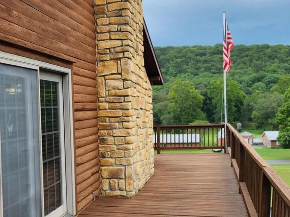 672 Creek Rd, Berkeley Springs, WV 25411