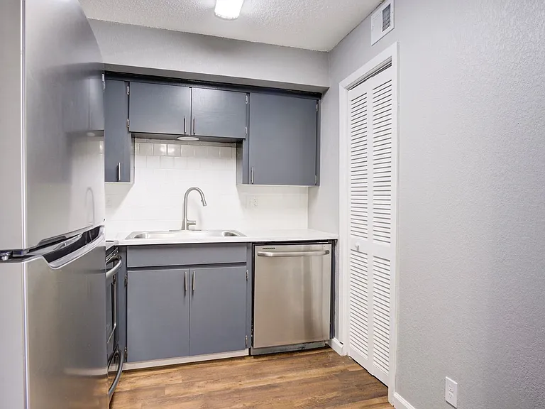 Wornall Place Apartments — Photo 2