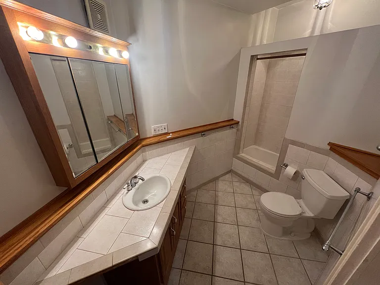 2312 Girard Ave S #3 — Photo 17