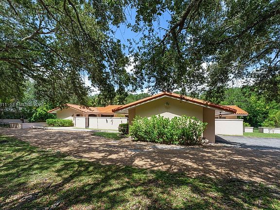 3rd image of 11950 SW 67th Ct