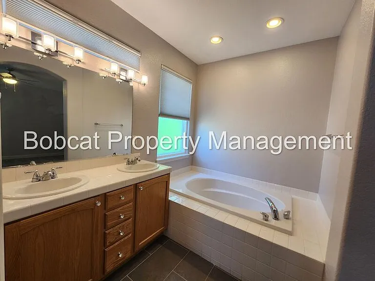 1240 Flintwood Dr — Photo 25