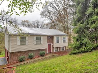 211 Teakwood Rd, Butler, PA 16001