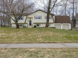 19 Mohawk Rd, Plainville, CT 06062