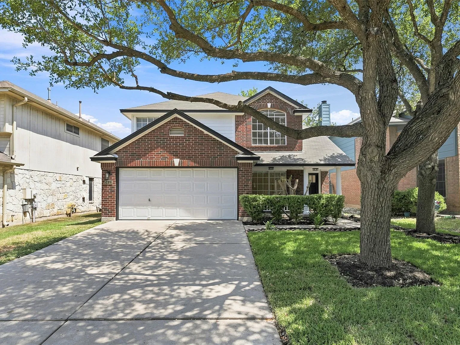 3 bed, 2.5 bath, 1945 sqft, $2,450 — Photo 2