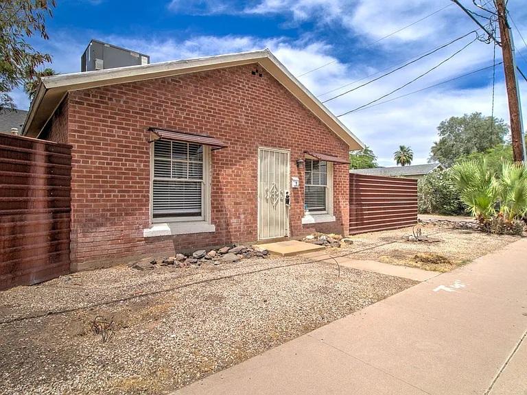 1010 E Coronado Rd — Photo 4